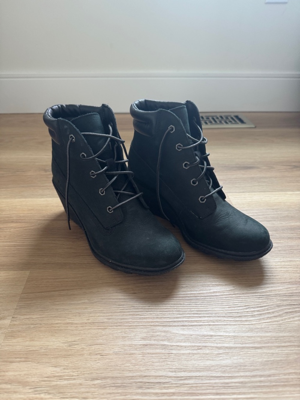 Timberland Women’s Black Lace-Up Ankle Wedge Boots